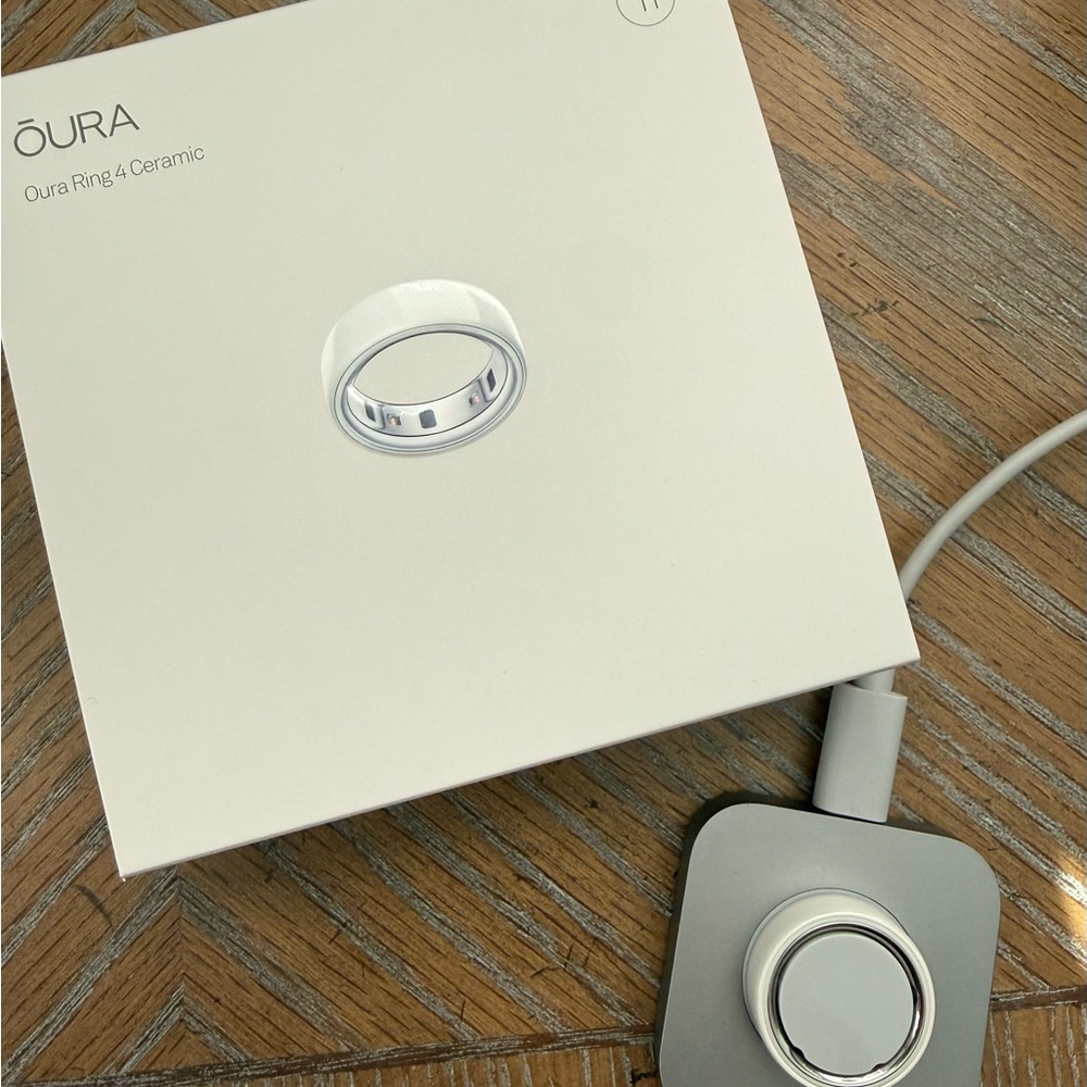 Oura Ring 4 Ceramic Cloud Size 11